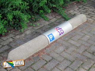 Gebogen parkeerborden voor op stootranden